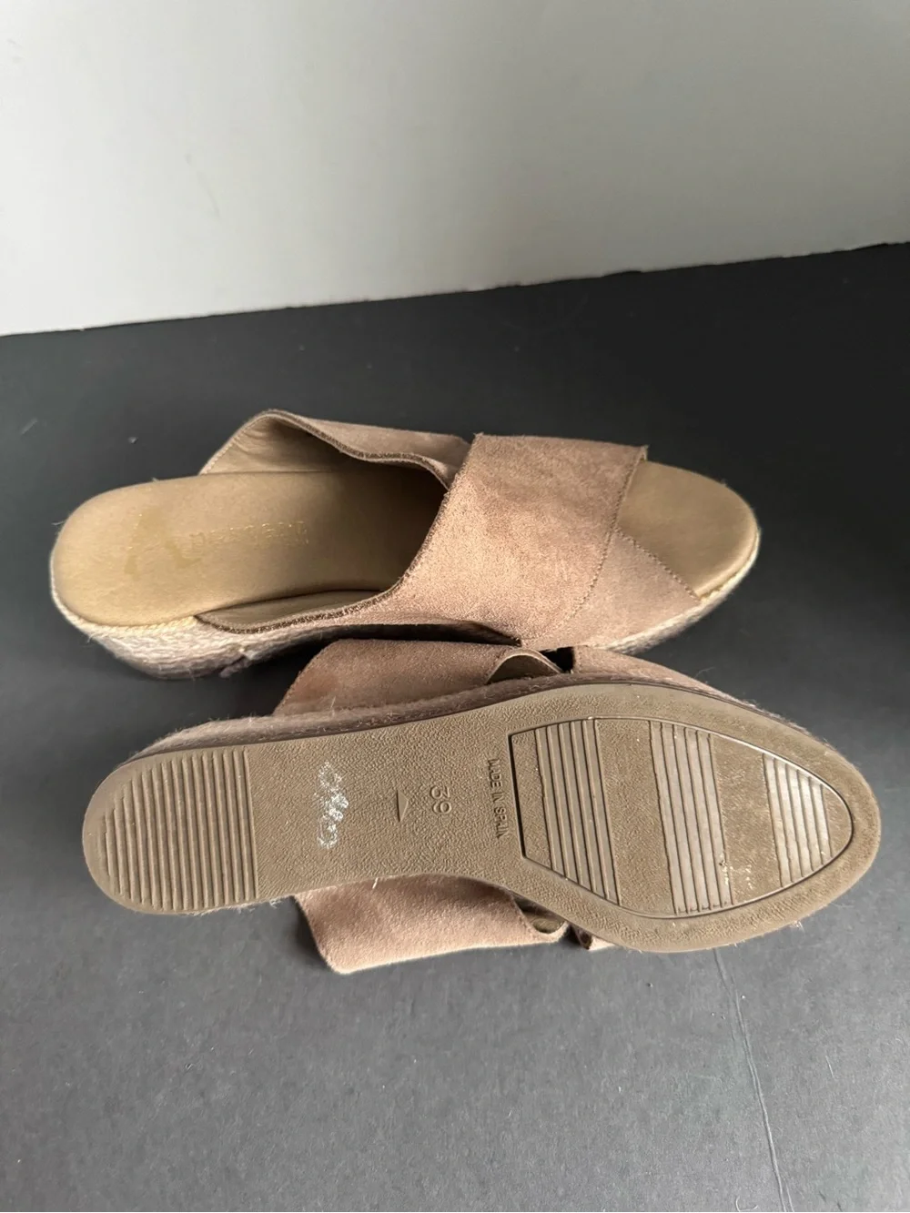 Paseart tan suede wedge espadrille slides. EU 39